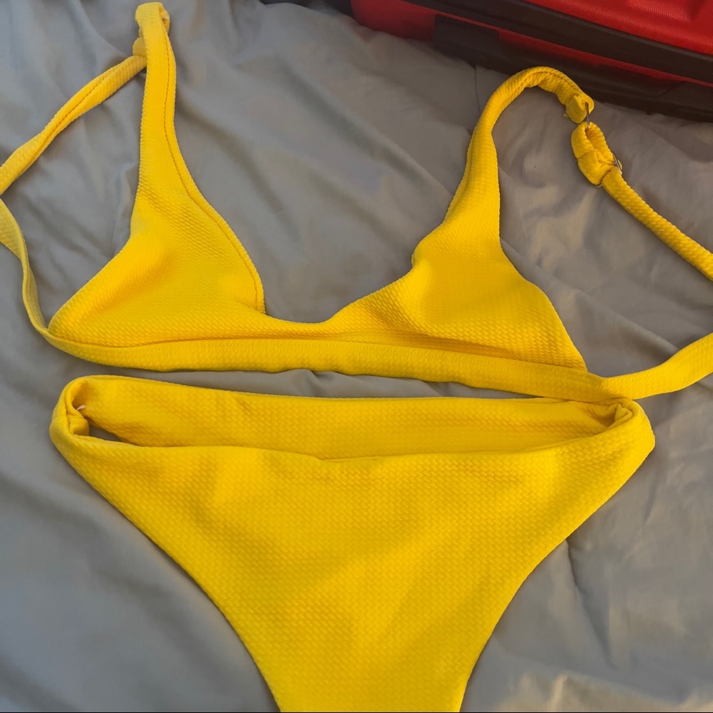 2 piece Swimsuit Yellow Small size as you can appreciate it on the pic
